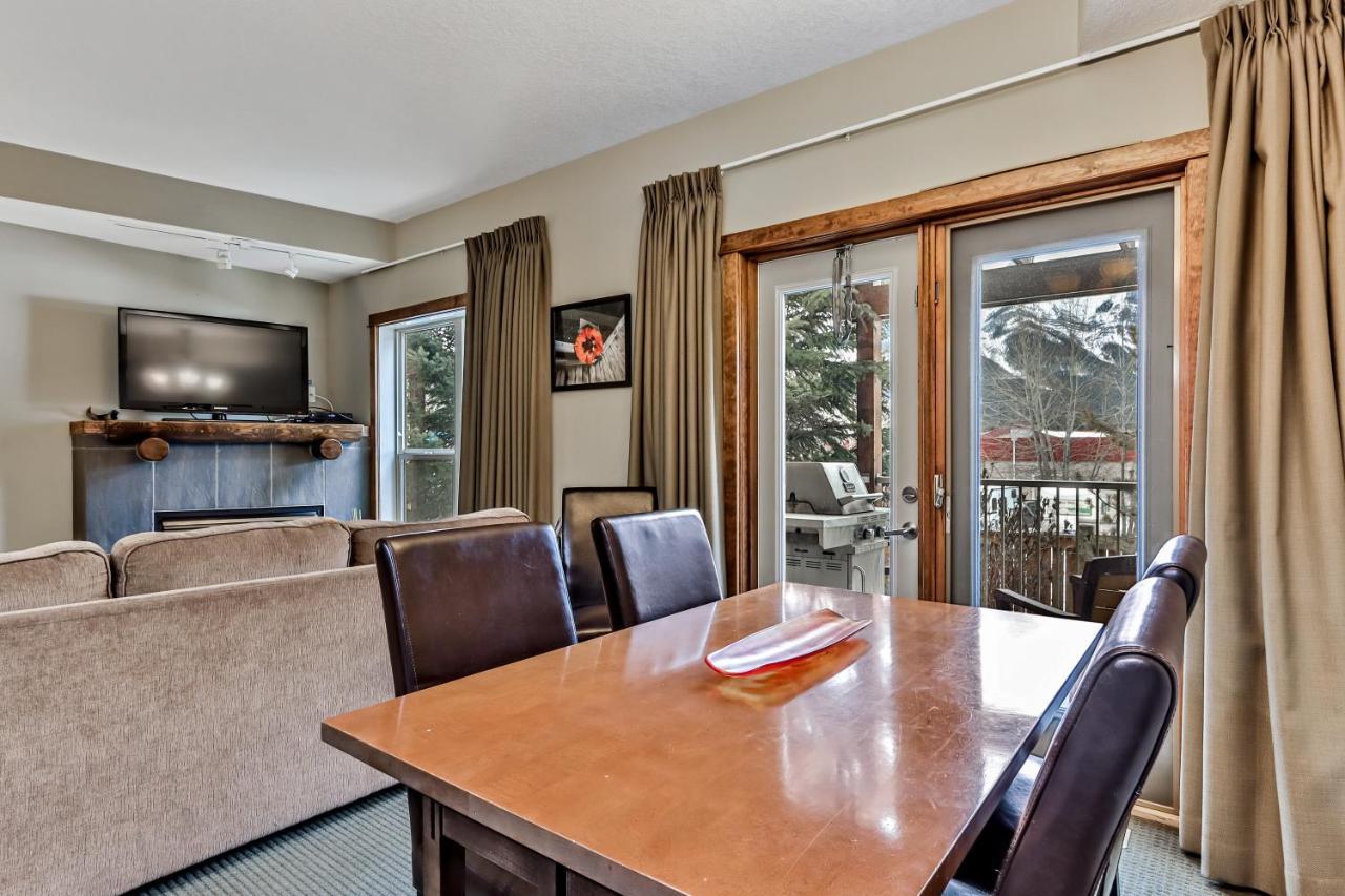 Spacious Mountain 2 Bedroom With Hot Tub Managed By Little Sister Getaways Holiday home Canmore