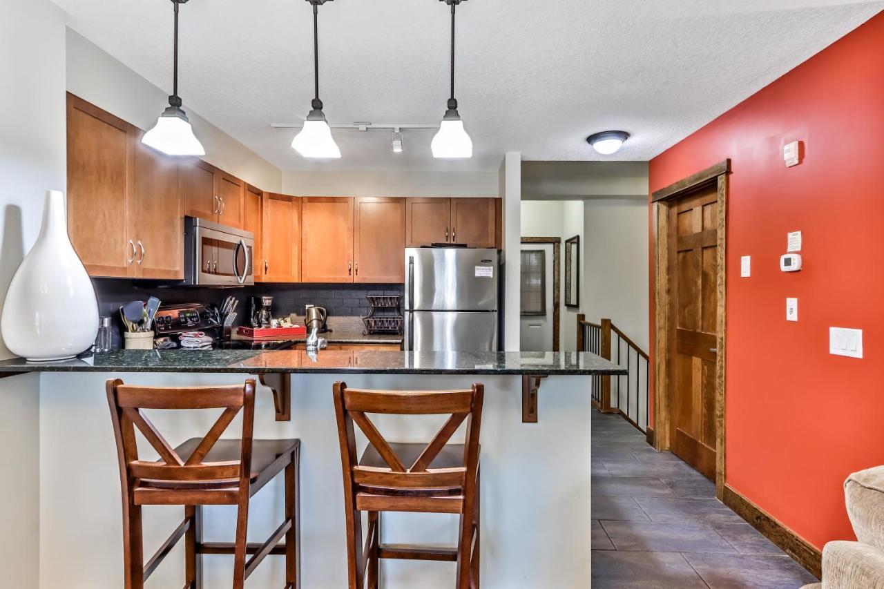 Spacious Mountain 2 Bedroom With Hot Tub Managed By Little Sister Getaways * Canmore