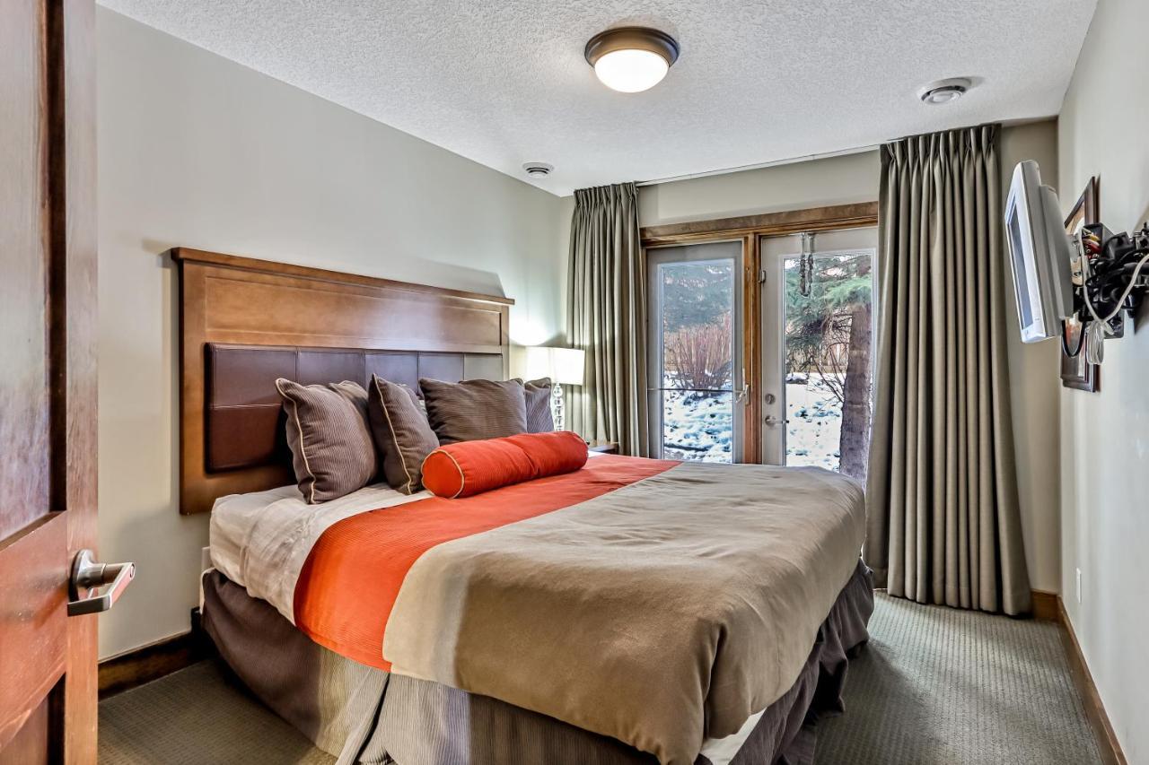Spacious Mountain 2 Bedroom With Hot Tub Managed By Little Sister Getaways Canmore